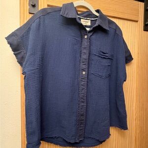 Umgee Navy Textured Short-Sleeve Button Down Shirt